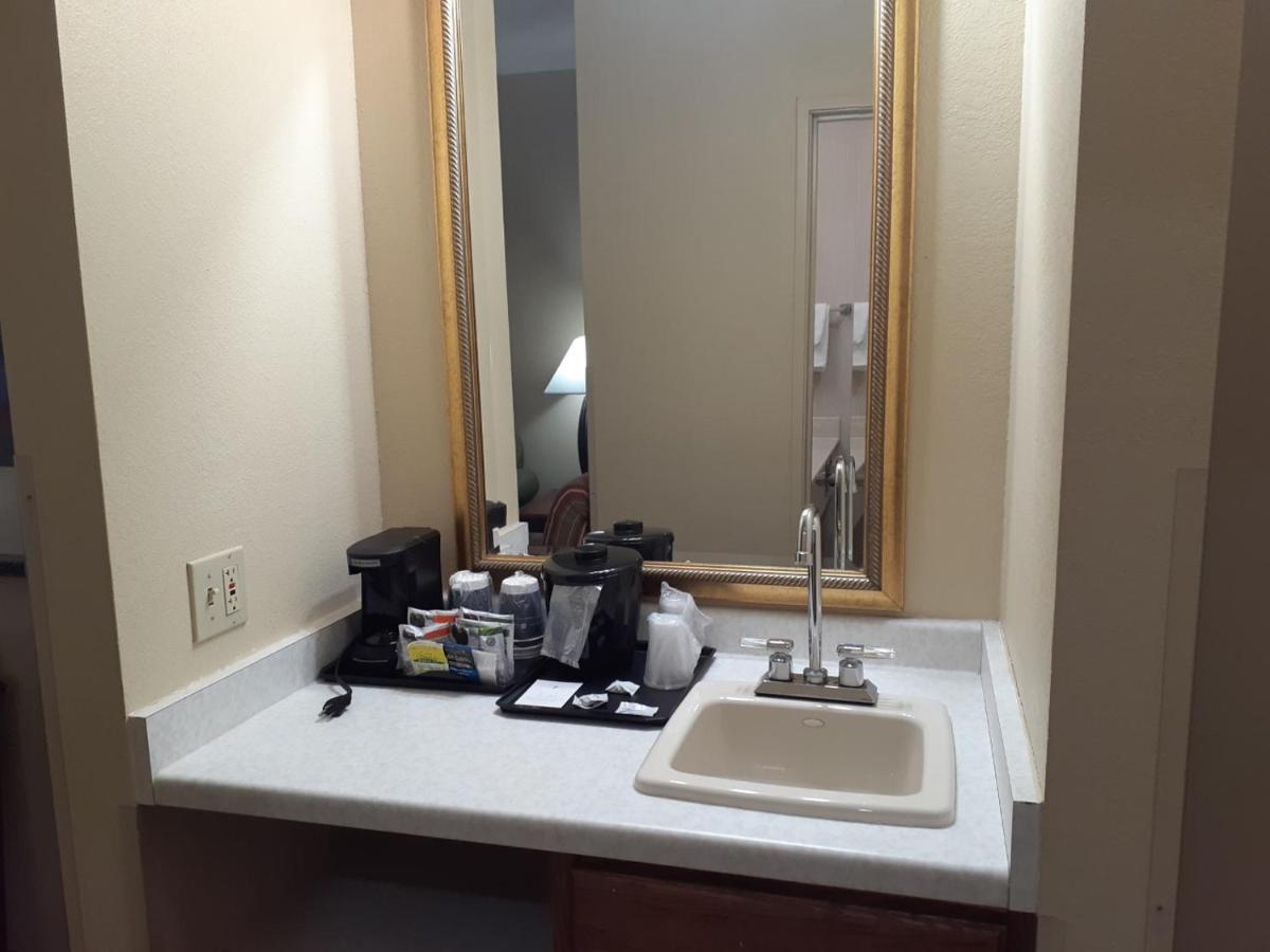 Country Inn & Suites By Radisson, Freeport, Il מראה חיצוני תמונה