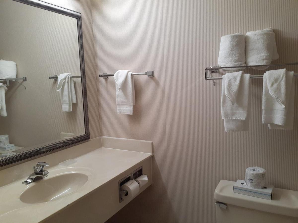 Country Inn & Suites By Radisson, Freeport, Il מראה חיצוני תמונה