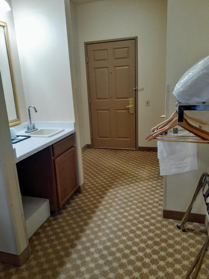 Country Inn & Suites By Radisson, Freeport, Il מראה חיצוני תמונה